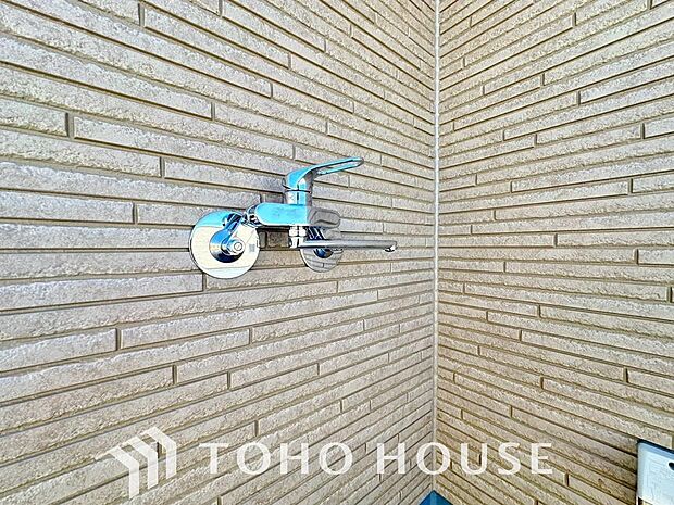 毎日使うわけではありませんが、自宅のベランダに水栓があるととても便利です。