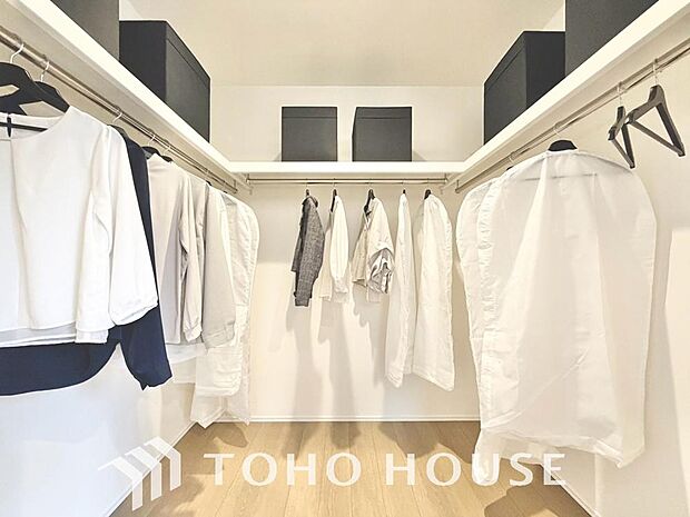 大容量のウォークインクローゼット。大きさ&広さの感覚が画像では伝わりづらいので是非現地をご覧下さい。