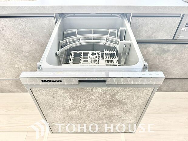 高温水や高圧水流を使う事で効率よく食器洗浄できます。殺菌効果も高いので哺乳瓶等を洗う際にも便利です。