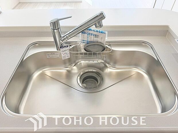 ワンタッチで浄水と原水を切り替えできる浄水器一体型水栓は水道水に含まれる有害物質を除去してくれます。