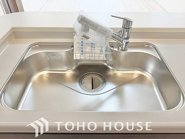 ワンタッチで浄水と原水を切り替えできる浄水器一体型水栓は水道水に含まれる有害物質を除去してくれます。