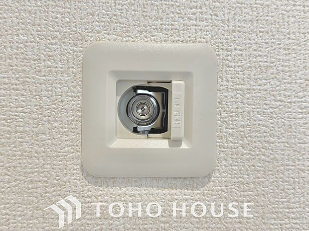 洗面室の洗濯機置場にはガスコンセントが標準装備されておりますので都市ガス用の衣類乾燥機が設置可能。