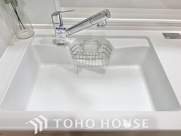ワンタッチで浄水と原水を切り替えできる浄水器一体型水栓は水道水に含まれる有害物質を除去してくれます。