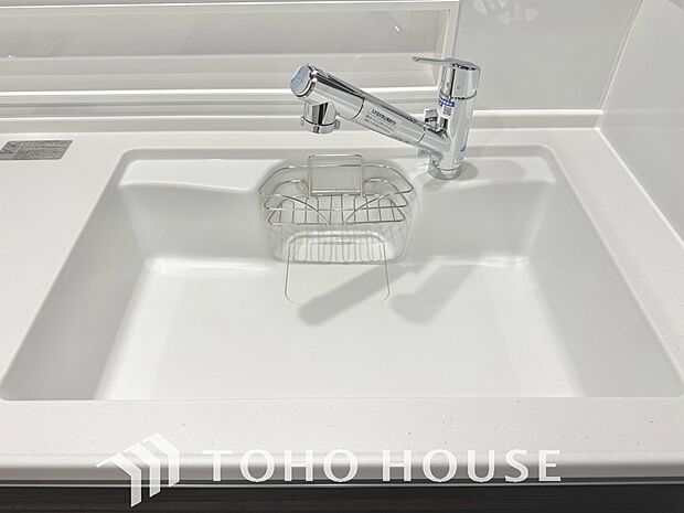 ワンタッチで浄水と原水を切り替えできる浄水器一体型水栓は水道水に含まれる有害物質を除去してくれます。