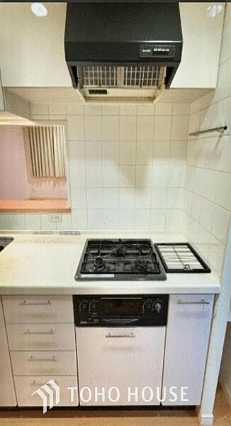最新のレンジフードは静音性や省エネ性能が向上しデザインもスタイリッシュ。効率的な換気で料理を快適に。