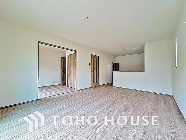 造りこんだ空間演出の妙が生み出す光と質のハーモニーはこの住宅のクオリティの良さを実感させてくれます。