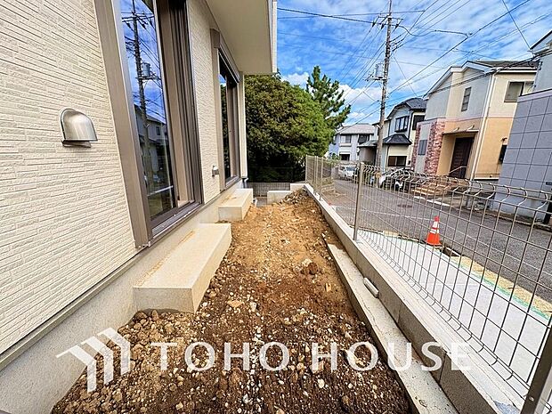 どんなお庭に仕上げるか。新生活に付いて回る楽しい悩みのひとつです。ウッドデッキの新設等もご相談下さい