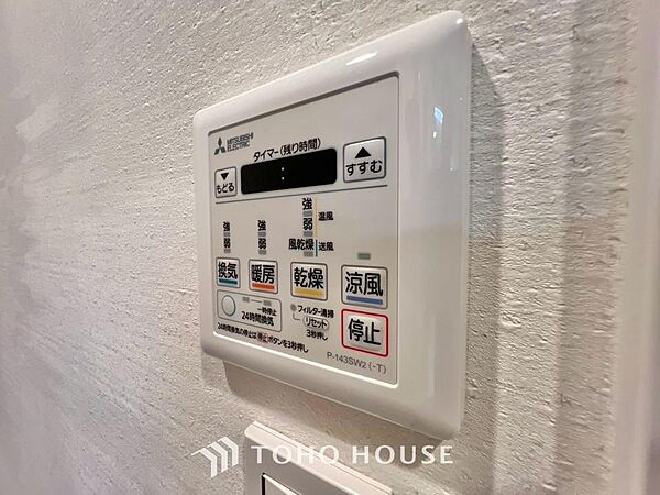 雨の日や、夜間の洗濯も安心な浴室換気乾燥機を完備。天候を気にせず干せるため、家事の負担を大幅に軽減します。カビ対策や冬場の暖房としても大活躍する、日々の快適を支える先進設備をぜひ現地でお確かめ下さい。