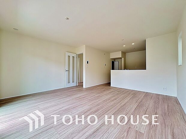 造りこんだ空間演出の妙が生み出す光と質のハーモニーはこの住宅のクオリティの良さを実感させてくれます。