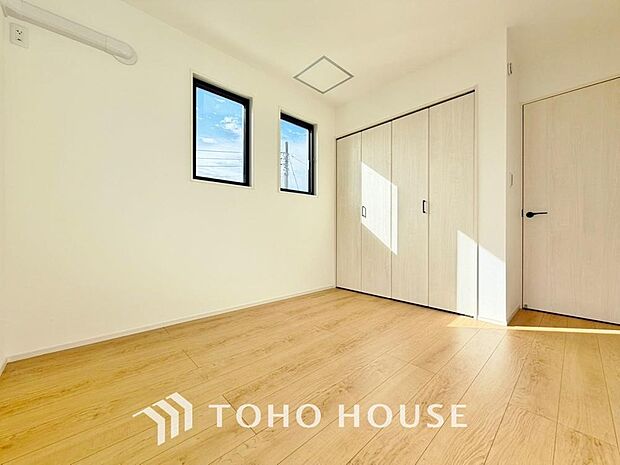 一日の疲れを癒やしてくれる主寝室。時を忘れて過ごす場所として過ごせるお部屋。