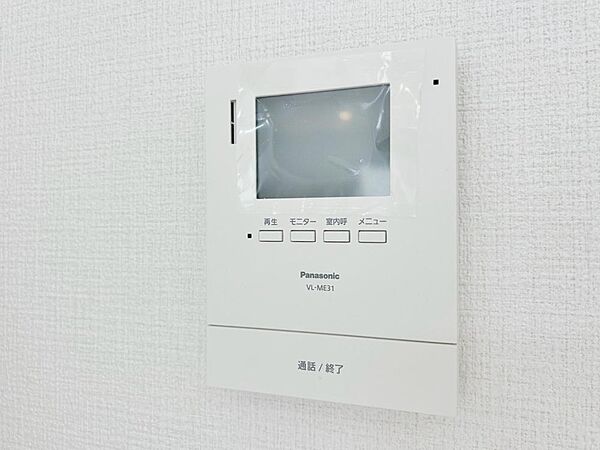「見える安心」を実現するために、誰が訪れてもすぐにわかるようモニター付きインターホンを設置しました。