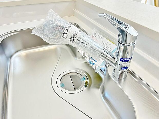 浄水と原水をボタン一つで切り替えられる浄水器一体型水洗。近年主流になりつつある人気の設備です。