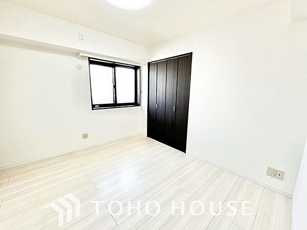 一日の疲れを癒やしてくれる主寝室。時を忘れて過ごす場所として過ごせるお部屋。