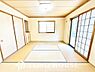 子供部屋：落ち着いたカラーの室内。インテリアやファブリックでお好みのテイストデザインを取り入れて頂けます。