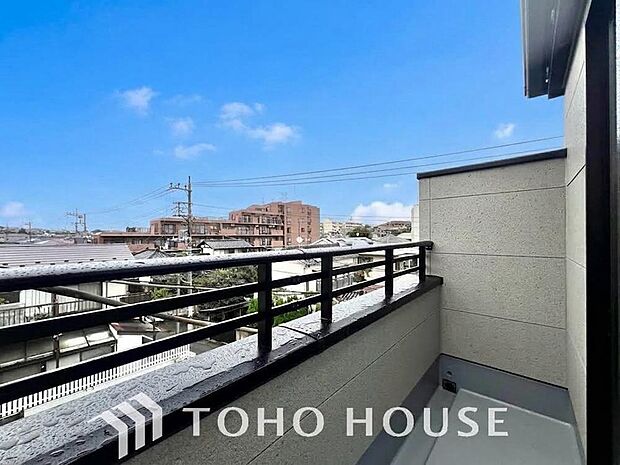 陽光に愛され、環境に恵まれ、家族に包まれた邸宅は、どんなに月日が経っても色褪せる事なく輝き続けます。