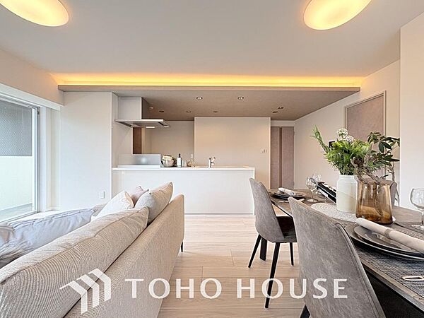 造りこんだ空間演出の妙が生み出す光と質のハーモニーはこの住宅のクオリティの良さを実感させてくれます。