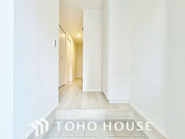 ゲストを招き、家族を迎える玄関は、ディスプレイや照明にこだわってみてはいかがでしょうか。