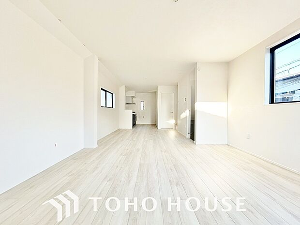 造りこんだ空間演出の妙が生み出す光と質のハーモニーはこの住宅のクオリティの良さを実感させてくれます。