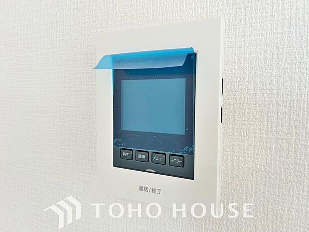 誰が来てもわかる様にモニター付きインターホンを設置。家事導線を考慮した個所に設置し、防犯性と利便性に優れ快適と安らぎを合わせた優しい設計。