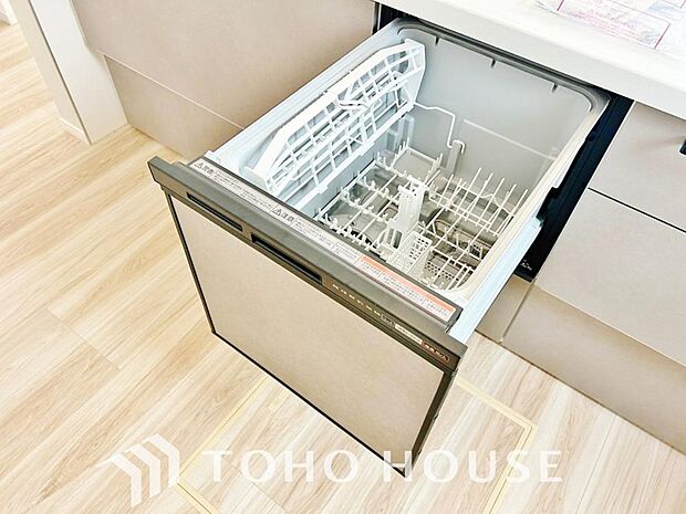 「ビルトインタイプ食器洗乾燥機」通常の手洗いでは使用出来ないほど高温のお湯や高圧水流を使うことにより汚れを効果的に落とすことができる。