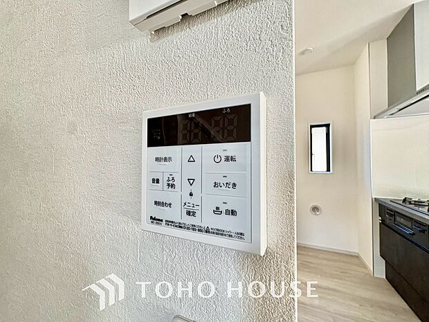 スイッチ一つでお湯張りから保温、追い焚きまで自動で行う高機能システムバス。家事の手間を減らし、家族全員がいつでも温かいお風呂に入れます。毎日の疲れを癒やす、快適な充実設備を、ぜひ現地でお確かめ下さい。