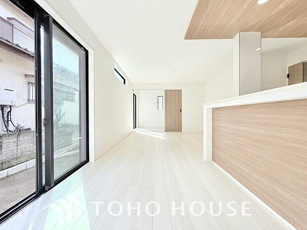 造りこんだ空間演出の妙が生み出す光と質のハーモニーはこの住宅のクオリティの良さを実感させてくれます。