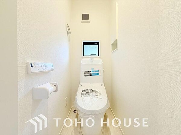 清潔な空間であって頂けますように、目に留まるだけではなく、汚れをふき取り易いフロアと壁紙をチョイス。