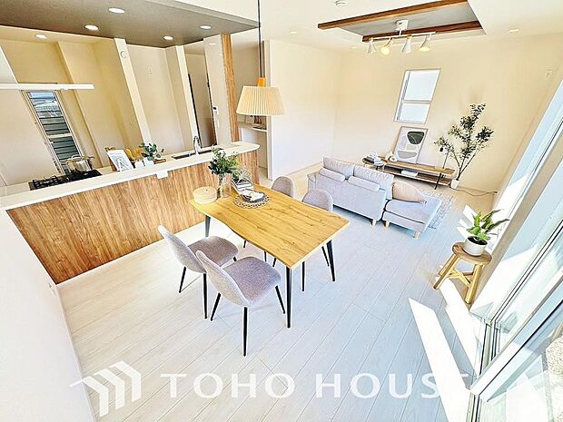造りこんだ空間演出の妙が生み出す光と質のハーモニーはこの住宅のクオリティの良さを実感させてくれます。