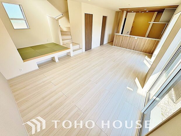 光が注がれる青い空から鮮やかに赤色にゆっくりと染まる。そんな優しい時間がここでは流れてゆく。