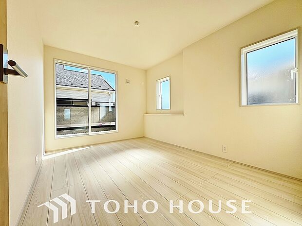 全居室にクローゼットを完備。収納家具を最小限に抑えられるため、自由度の高い家具配置が叶うシンプルな空間です。お子様の成長やライフスタイルの変化に合わせて、お好みのレイアウトや変化を、末長く愉しめます。