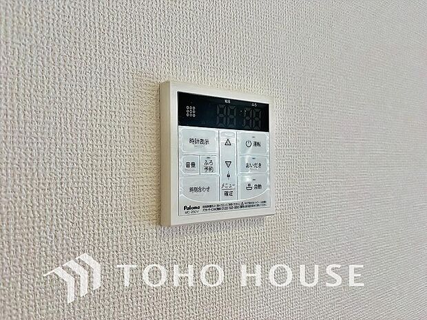 スイッチひとつで、自動のお湯張りから保温、追い焚きまでこなす便利なオートバス機能。忙しい毎日でも、ボタンを押すだけでいつでも適温の湯船に浸かることができ、一日の疲れを癒やす快適なバスタイムを叶えます。