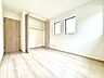 子供部屋：お子さまの心と身体を見守る子供部屋として、小さな自立心を育むお部屋作りを見越してご覧下さい。成長に合わせてレイアウトを変更しやすく、のびのびと過ごせる設計に。将来の夢や個性を豊かに育む安心の空間です。