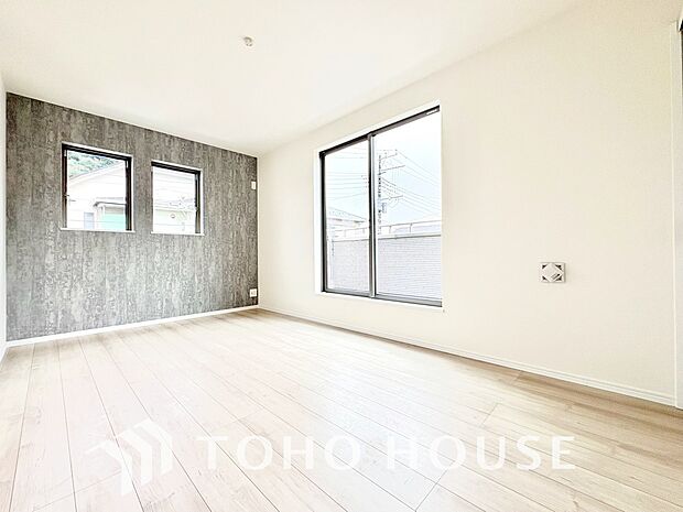 お子さまの心と身体を見守る子供部屋として、小さな自立心を育むお部屋作りを見越してご覧下さい。成長に合わせてレイアウトを変更しやすく、のびのびと過ごせる設計に。将来の夢や個性を豊かに育む安心の空間です。