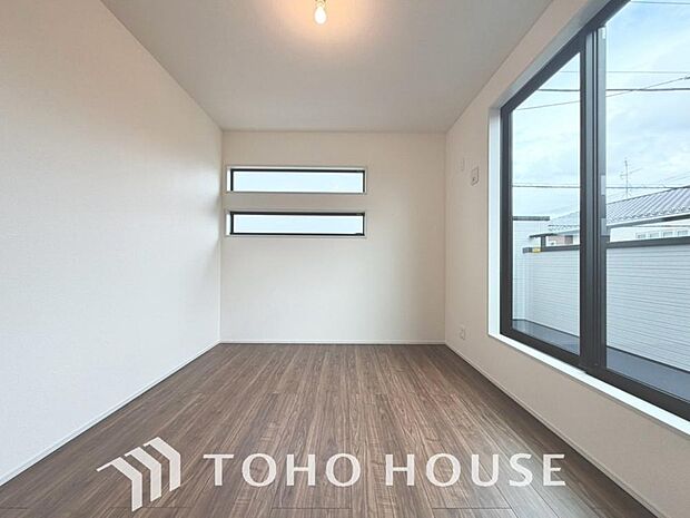 一日の疲れを癒やしてくれる主寝室。時を忘れて過ごす場所として過ごせるお部屋。
