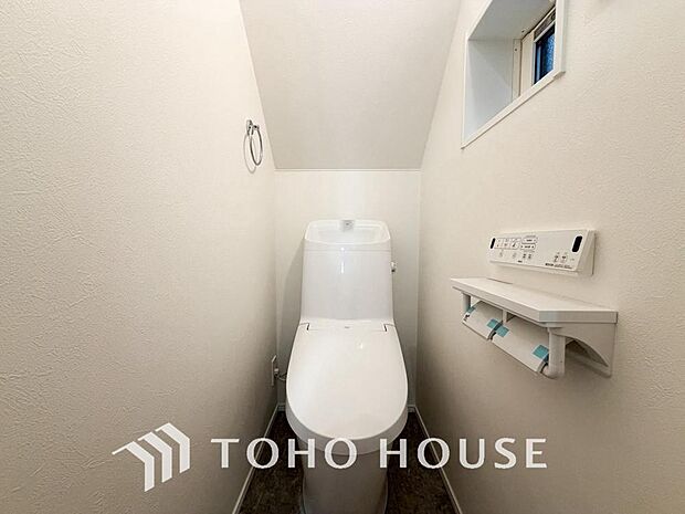 清潔な空間であって頂けますように、目に留まるだけではなく、汚れをふき取り易いフロアと壁紙をチョイス。