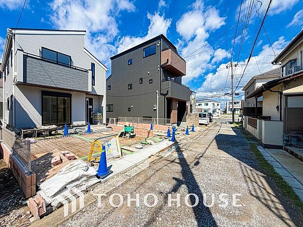 周辺環境とのコラボレーションにより明るく開放的な空間を演出しております。