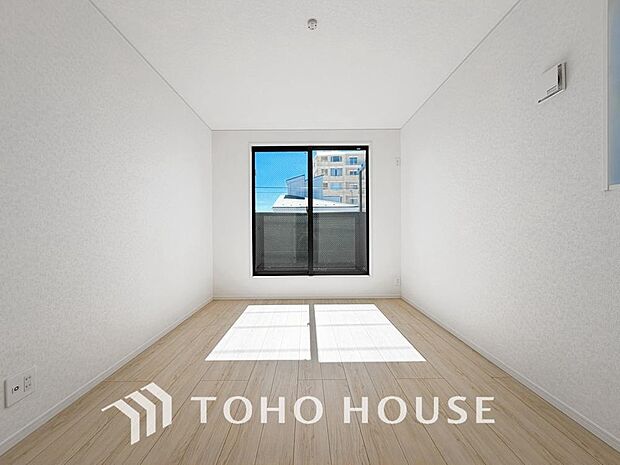一日の疲れを癒やしてくれる主寝室。時を忘れて過ごす場所として過ごせるお部屋。