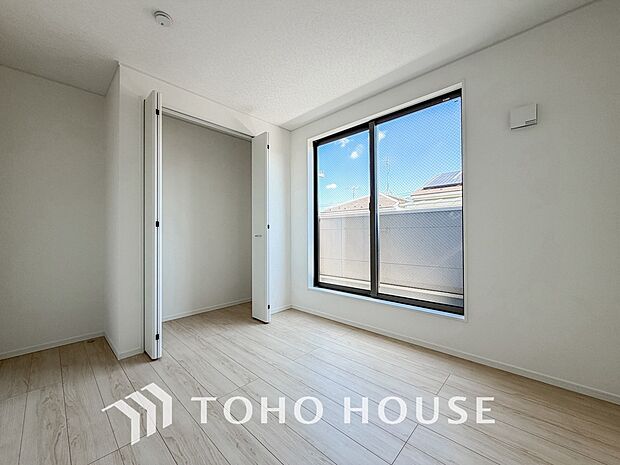 一日の疲れを癒やしてくれる主寝室。時を忘れて過ごす場所として過ごせるお部屋。