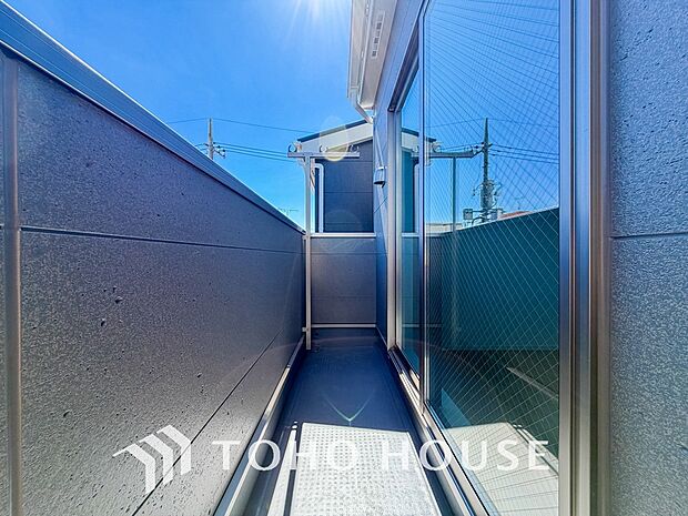 太陽に愛された邸は、陽当り、通風に優れた魅力的で快適さを追求した邸宅です。