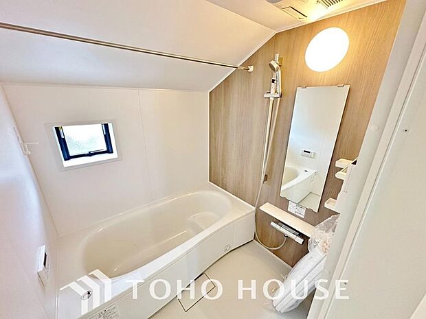 心地よいバスタイムを演出する浴室はゆとりあるサイズを採用。