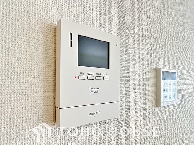 お子様の留守番時にも重宝する必須防犯アイテムです。留守中＆在宅中も「見える安心」がそこにあります。