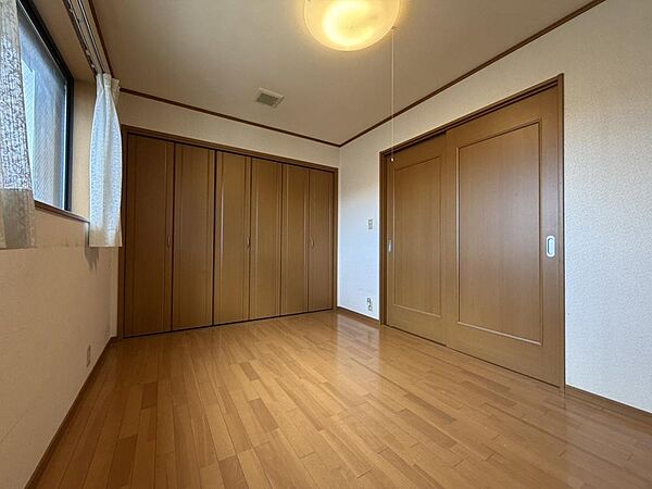 生活感を感じない空間では落ち着く事はできません。絶妙な雰囲気、配色、素材感を意識してコーディネート。