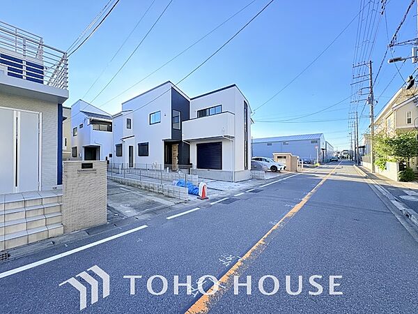 建物の居住性にこだわった邸宅は、「落ち着き」と「安らぎ」と「快適」を実現してくれます。環境に配慮した充実の設備は、同時に、自然体で過ごせる心地良さを生み出し、家族の優しい時間がここでは流れてゆきます。