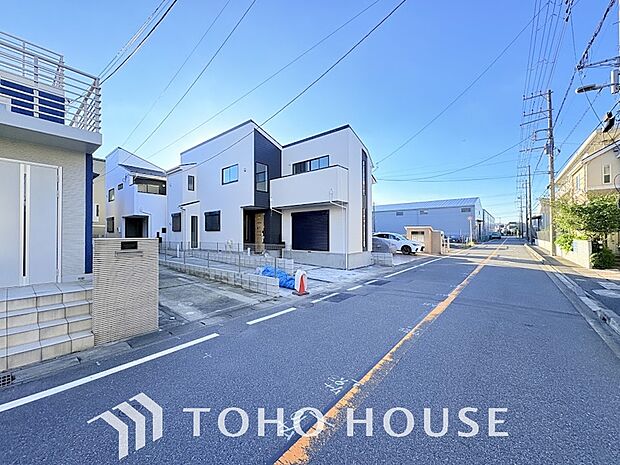 建物の居住性にこだわった邸宅は、「落ち着き」と「安らぎ」と「快適」を実現してくれます。環境に配慮した充実の設備は、同時に、自然体で過ごせる心地良さを生み出し、家族の優しい時間がここでは流れてゆきます。