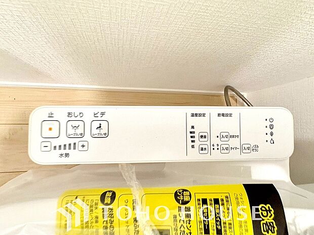 快適な温水洗浄便座(ウォシュレット)を完備。毎日使う場所だからこそ清潔でお手入れがしやすい衛生的な機能にこだわりました。冬場でも便座が温かく、季節を問わず誰もが心地よく使える嬉しい標準設備となります。