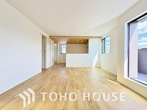 造りこんだ空間演出の妙が生み出す光と質のハーモニーはこの住宅のクオリティの良さを実感させてくれます。