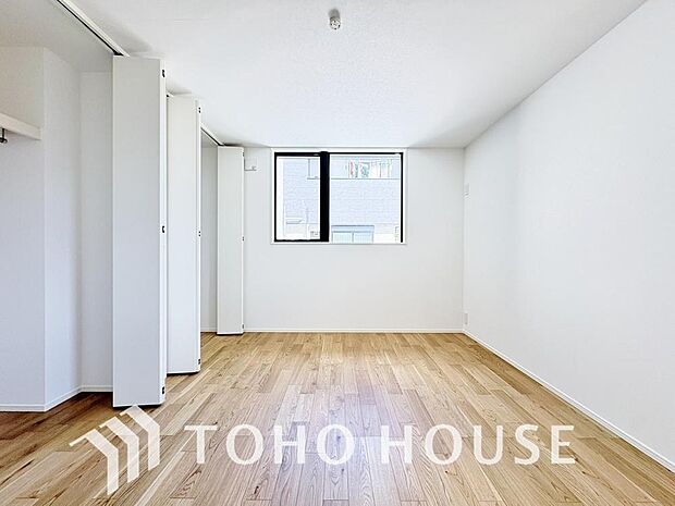 一日の疲れを癒やしてくれる主寝室。時を忘れて過ごす場所として過ごせるお部屋。
