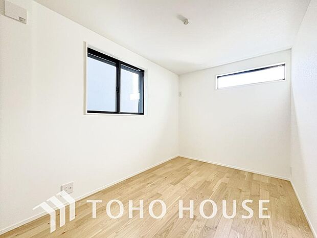 家具の配置のし易い室内です。趣味の部屋としても充分な広さを確保しております。