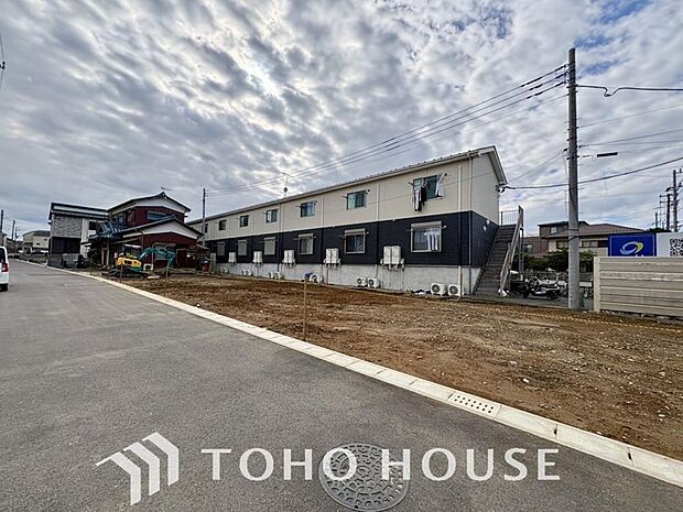 建物の居住性にこだわった邸宅は、「落ち着き」と「安らぎ」と「快適」を実現してくれます。環境に配慮した充実の設備は、同時に、自然体で過ごせる心地良さを生み出し、家族の優しい時間がここでは流れてゆきます。