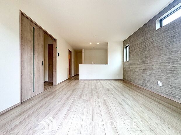 造りこんだ空間演出の妙が生み出す光と質のハーモニーはこの住宅のクオリティの良さを実感させてくれます。